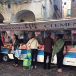 Poissonnerie in farmers' market